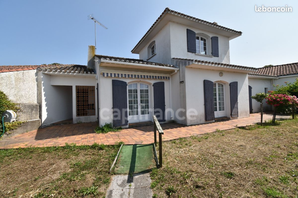 Maison 8 pièces 182 m² · à Beauvoir-sur-Mer · 182 m² · 209 000 €