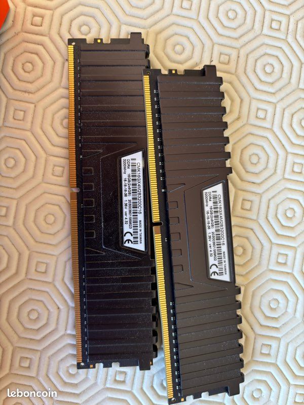 Barrette de RAM DDR4 Corsaire vengeance 3200 MHz 16 Gb (2x 8Gb) (image 1)