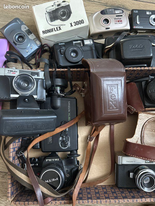 Lot De 21 Flashs Et Appareils Photos Vintage - Pour Pièces Ou Réparation