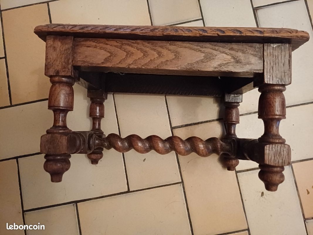 Repose pied ou petit banc ancien sculpté (image 3)
