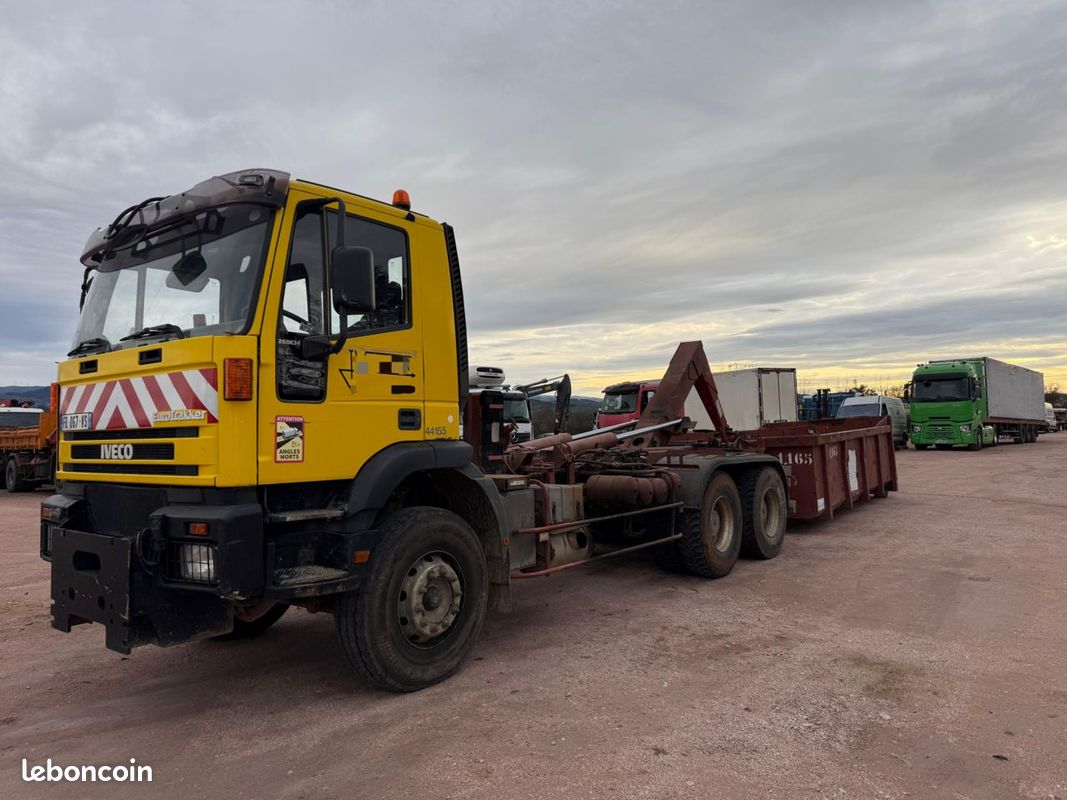 Iveco Trakker Ampliroll 6x4 (image 1)