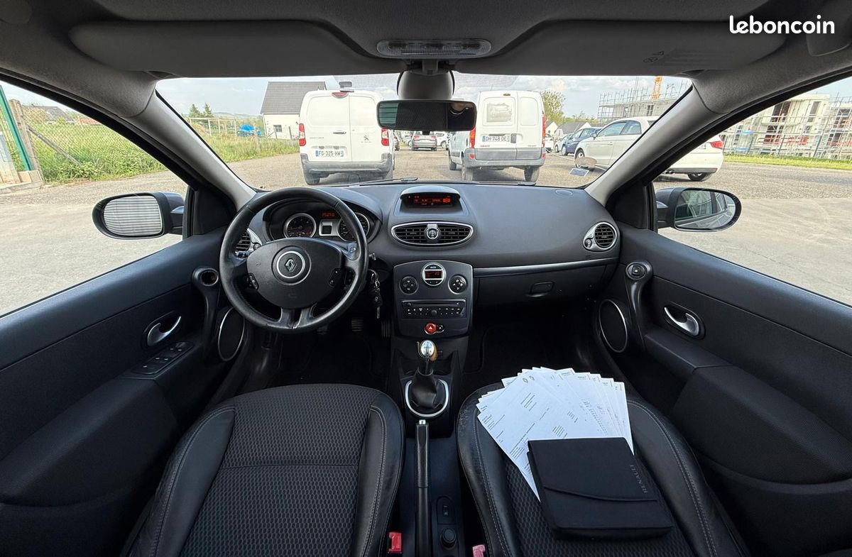 RENAULT Clio III 5 Portes Phase 2 1.5 dCi 85 cv (image 10)