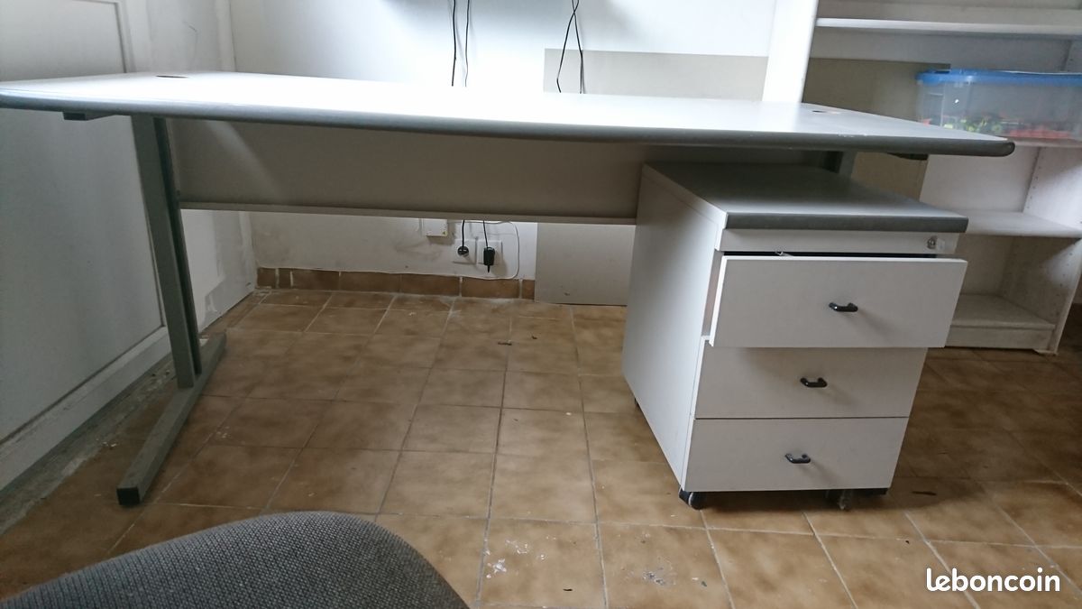 Bureau (image 2)