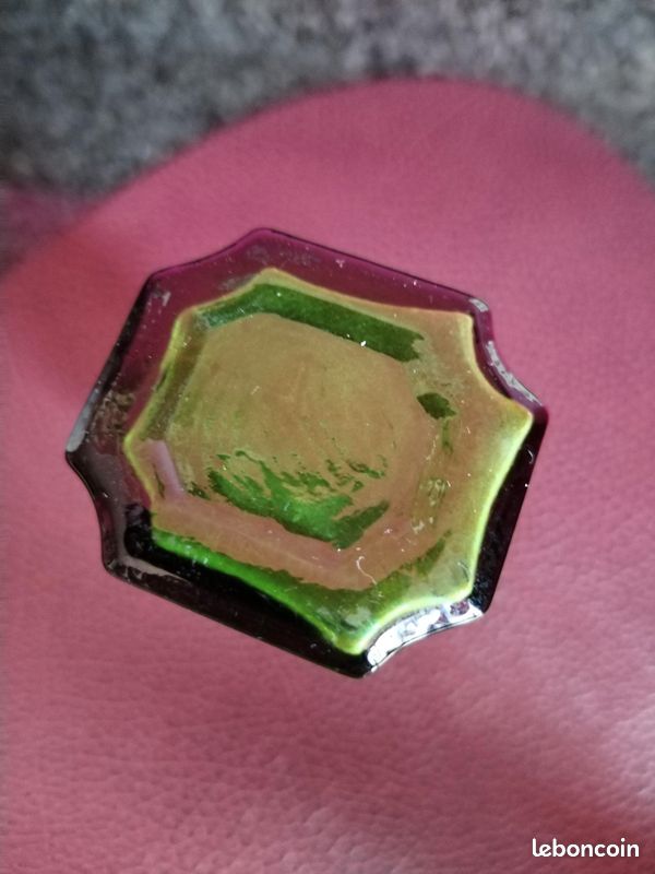 Ancien flacon Louit Frères en verre vert, belle forme publicitaire, marquage moulé. Bel état général, quelques traces du temps. Hauteur 17 cm, largeur 4,5 cm. Objet de collection (image 6)