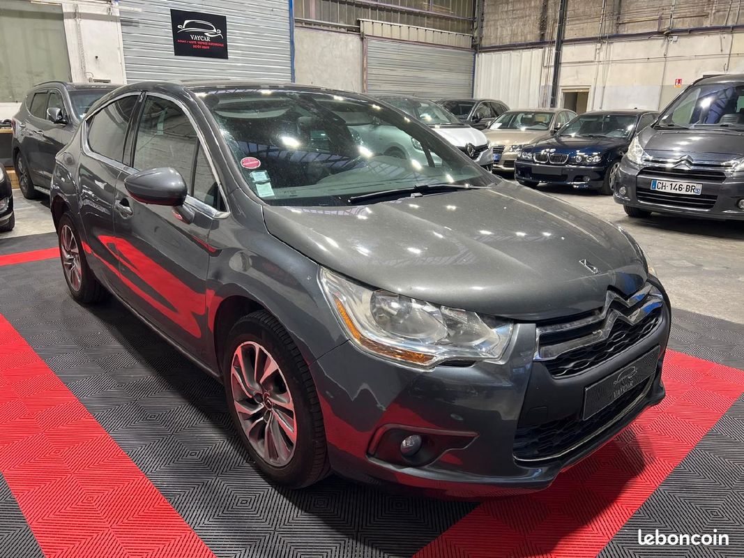 CITROEN DS4 1.6 E-HDI 110 EXECUTIVE, Garantie, 2012 (image 3)