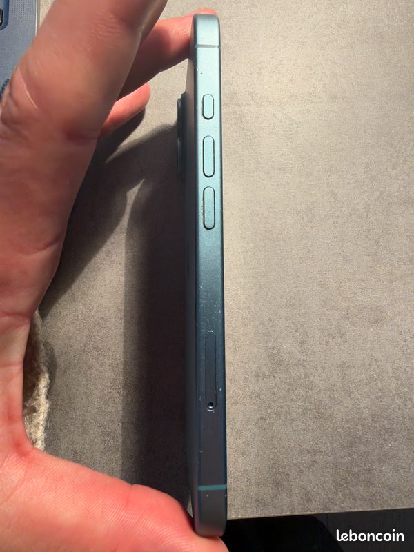 IPhone 16 128Go (image 2)
