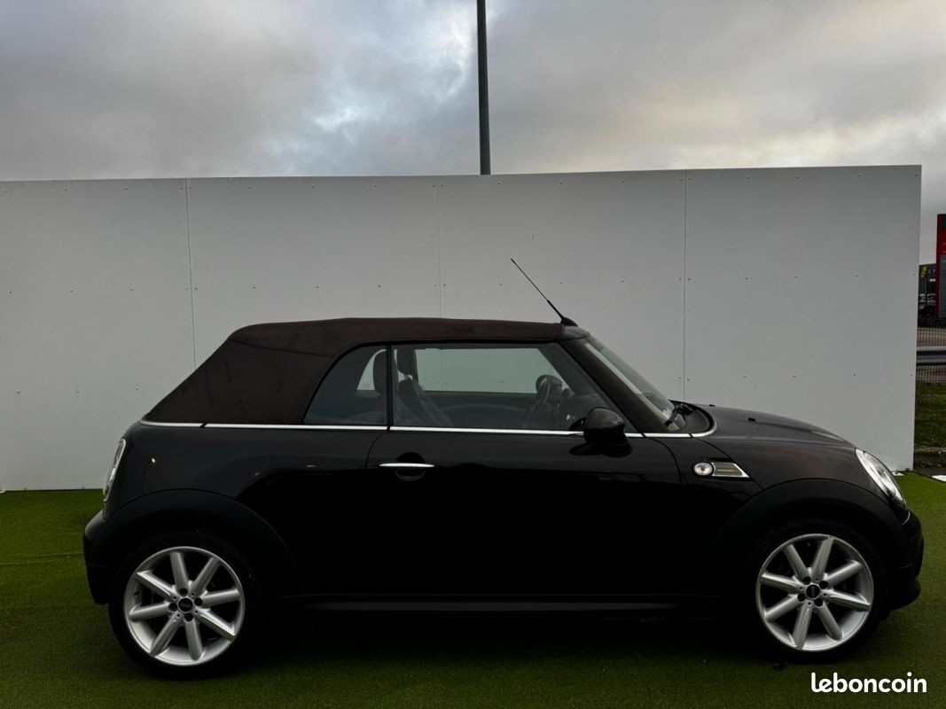 Mini mini ii (2) cabriolet cooper d 112 highgate bvm6 (image 4)