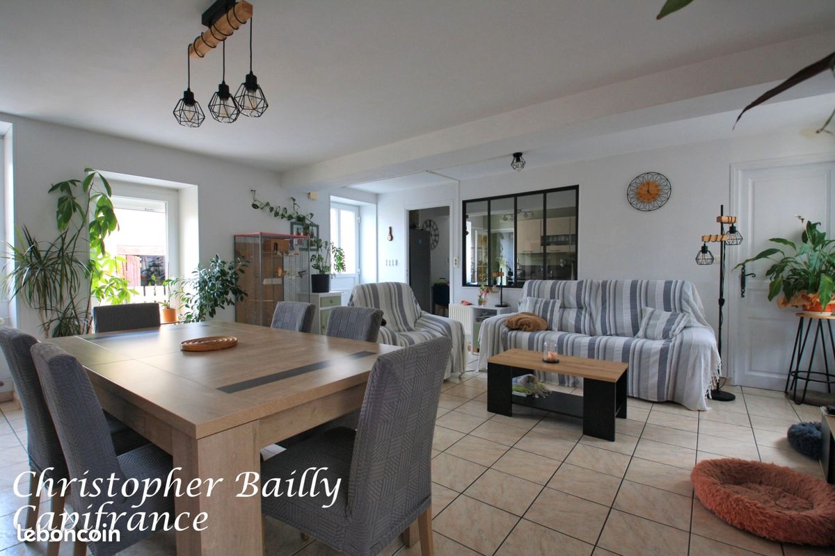 Maison 8 pièces 156 m² · à Issy-l'Évêque · 156 m² · 130 000 €