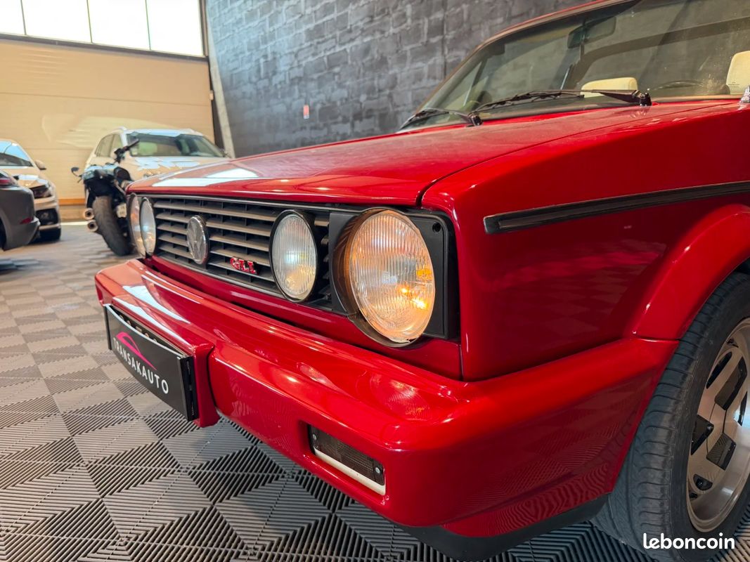 VOLKSWAGEN GOLF CABRIOLET 1.8 90ch - MOTEUR REFAIT 5000KMS - CAPOTE NEUVE - PEINTURE NEUVE - DOSSIER PHOTO RESTAURATION... (image 7)