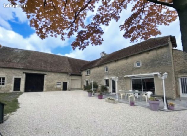 Maison 5 pièces 230 m²