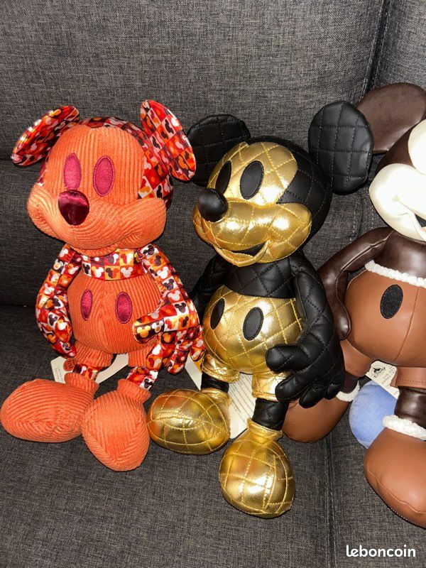 Collection Complète Peluches Mickey Mouse Memories – 12 Mois – Disney Store