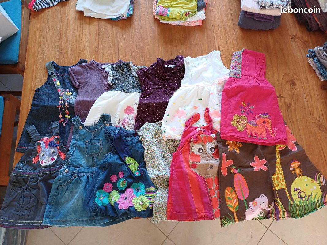 Lot de 56 vêtements bébé fille 6 mois (image 1)