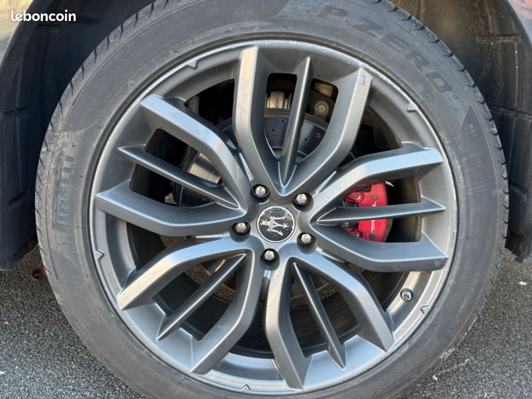 MASERATI LEVANTE 3.0 V6 Bi-Turbo 350 Q4 GranSport (image 43)