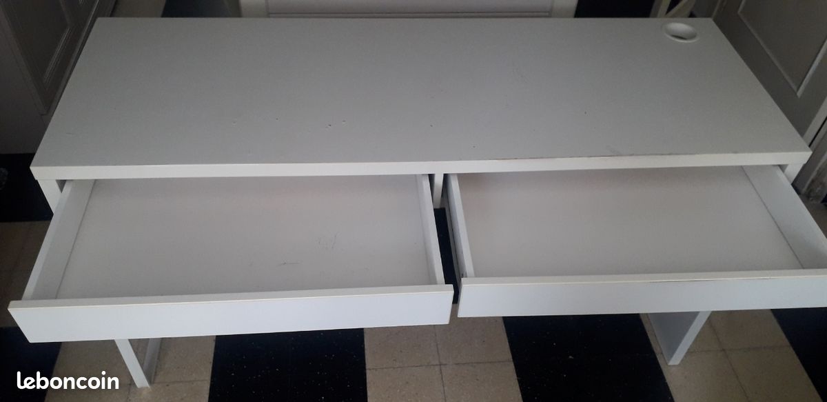 Vend bureau micke 142×50 2 tiroirs blanc ikea (image 1)