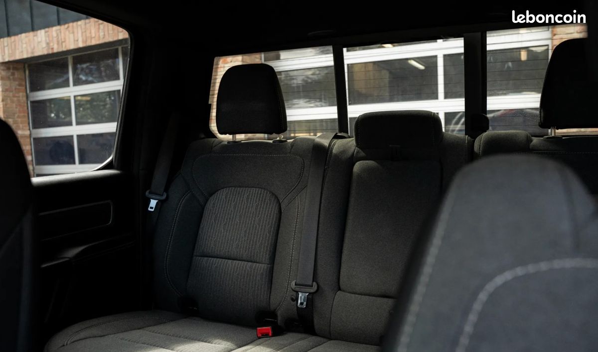 Dodge RAM 1500 Big Horn Crew Cab 5.7 V8 HEMI 4x4 – 399 CH – 108.195 km (image 12)