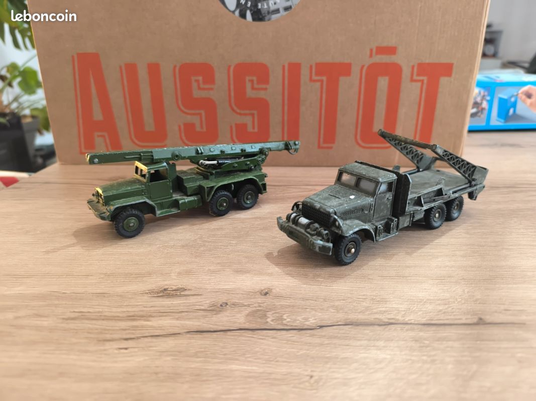 Dinky: A collection of three boxed Dinky military vehicles to comprise: Dinky Supertoys, Recovery Tractor, 661