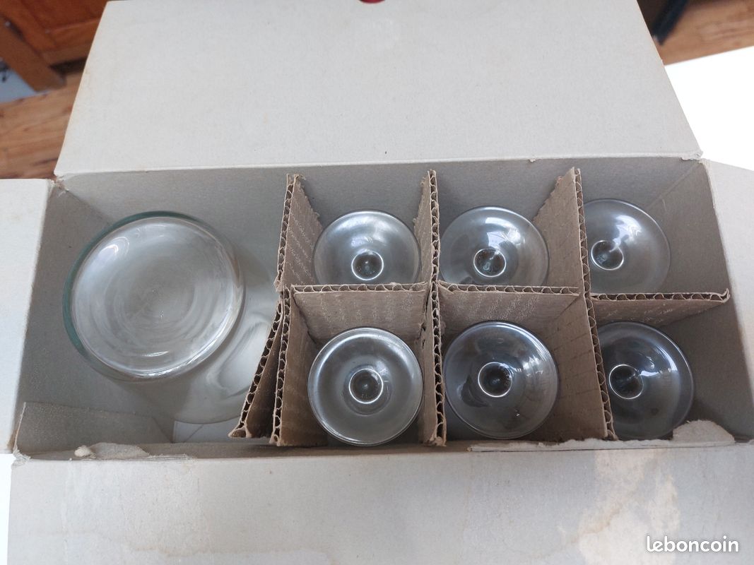 Carafe + 6 verres à pied (image 2)