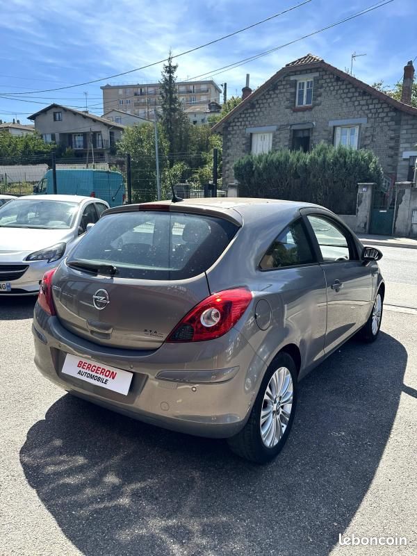 Opel Corsa IV 1.4 Twinport Cosmo 3p (image 4)
