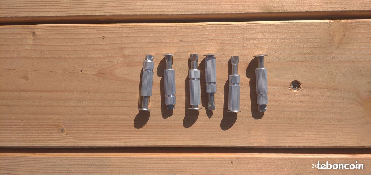 Pitons escamotables (image 1)