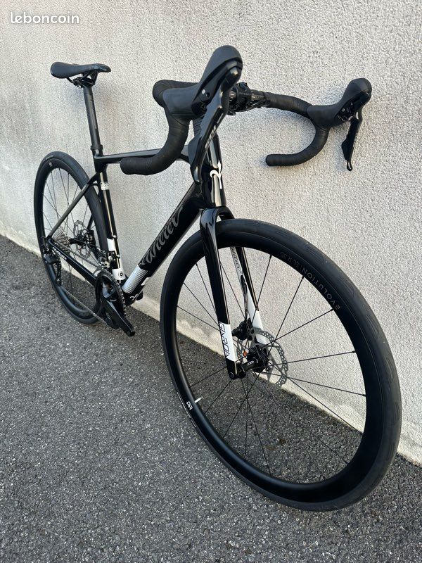 Vélo De Course Carbone WILIER Garda DISC SHIMANO 105 12V 2024 - Vélo Route Neuf, Référence E40652X