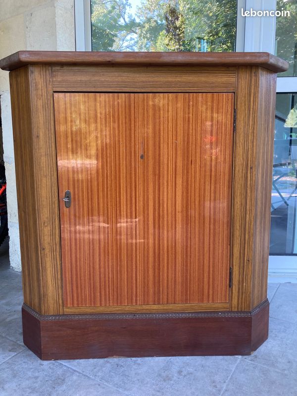 Formica (image 1)