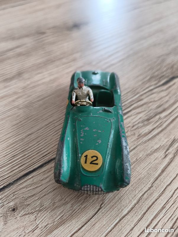 Aston Martin Dinky Toys 153, Made In England, échelle 1/43, Argenté, Bel état