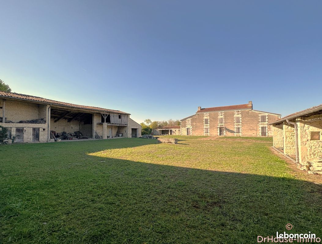Propriété 12 pièces 430 m² - Xambes 16330 (image 2)