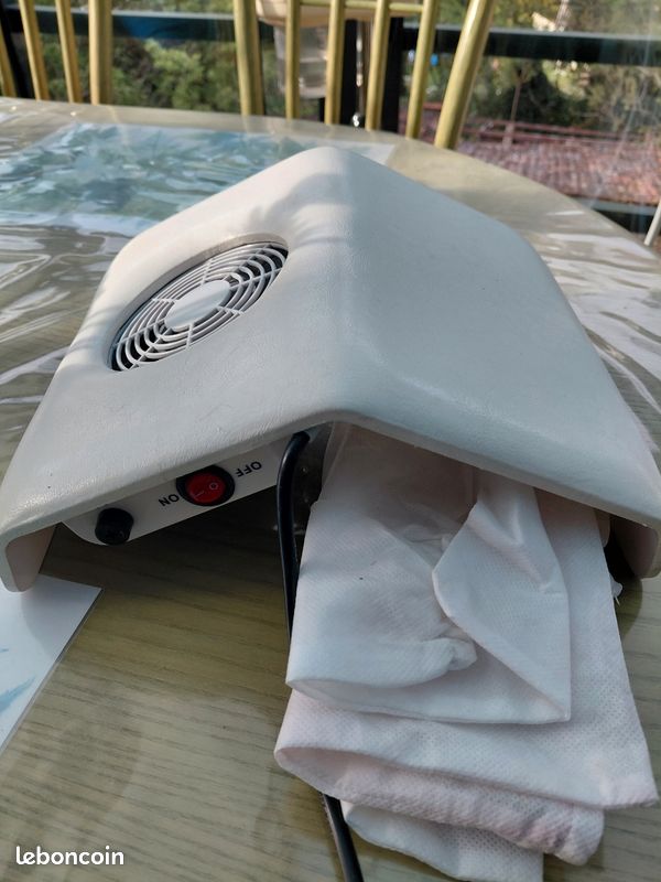 Aspirateur pour onglerie en plastique blanc (image 2)
