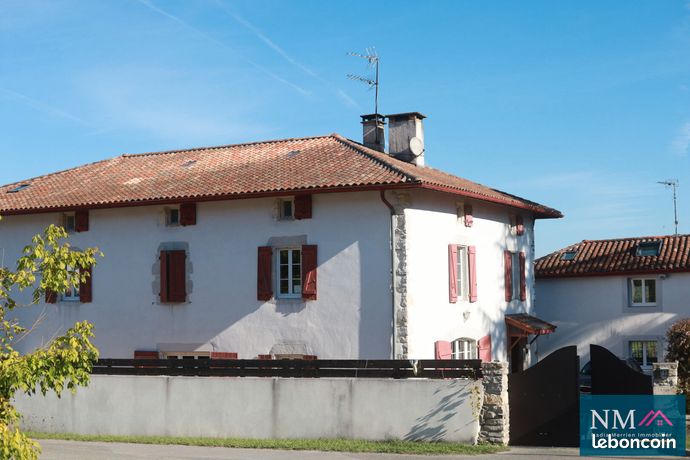 Maison 12 pièces 327 m²