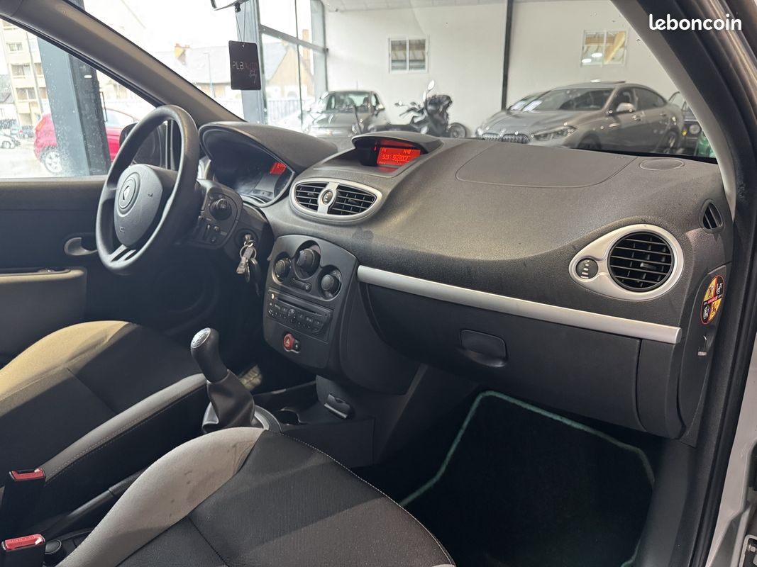 Renault CLIO III 1.2 16V 75CH 5P 30 800 KM 1 ERE MAIN PLB AUTO (image 19)