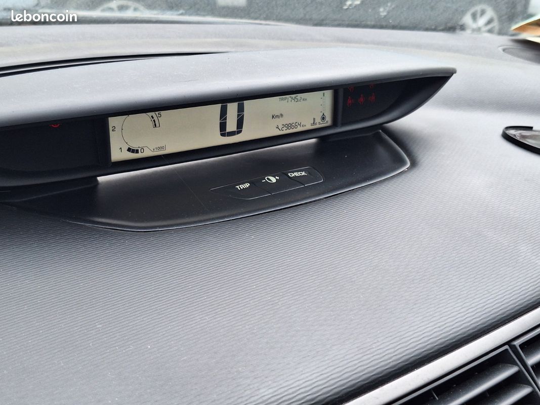 CITROEN C4 AIRDREAM BUSINESS C4 HDi 92 Business (image 10)