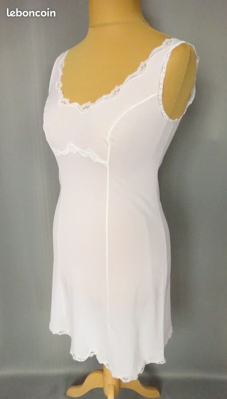 Jolie Combinaison Fond De Robe Vintage En Dentelle Bleue, Taille 46, Sans Marque