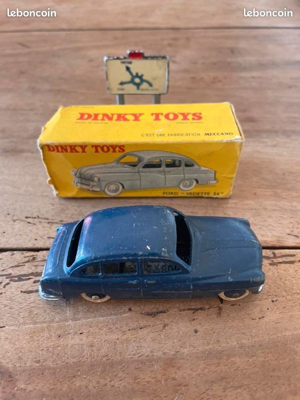 DINKY TOYS FRANCE Lot De 3 Voitures Ds19 Ambulance Taunus 17M Simca 8