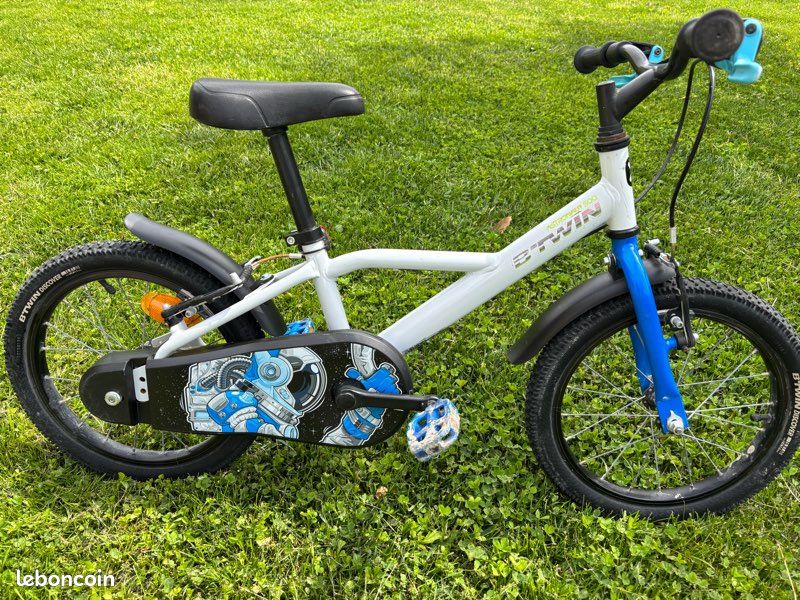 Vélo Btwin blanc et bleu Astronaut 500 16 pouces