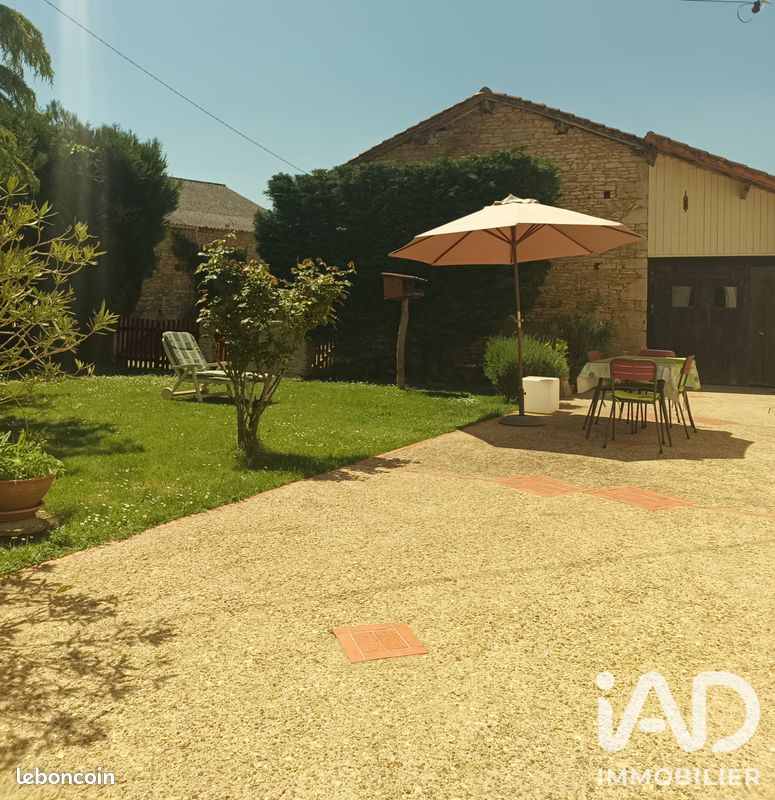 Maison 7 pièces 223 m² · à Payroux · 223 m² · 179 500 €