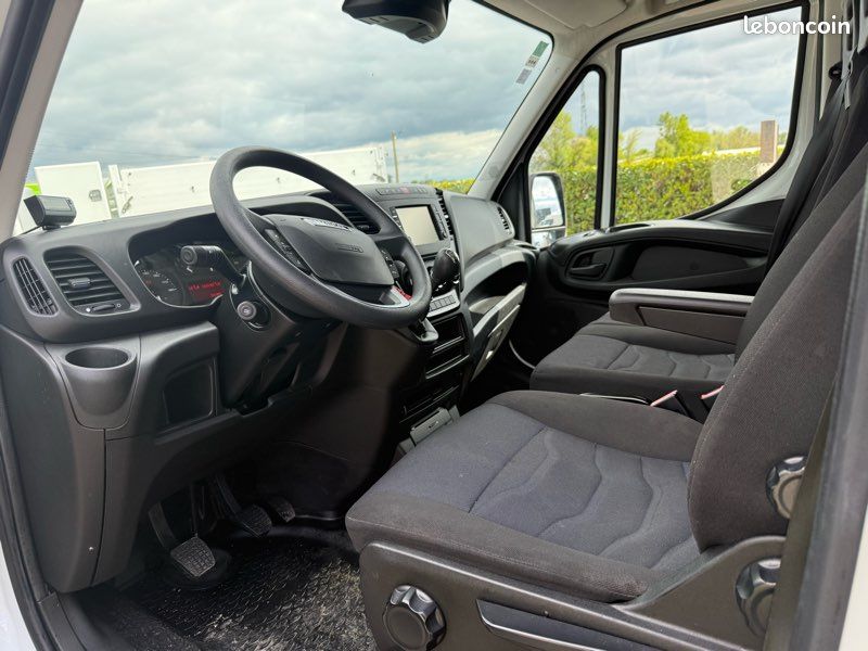 17490ht Iveco Daily 35s16 caisse meuble 20m3 (image 7)