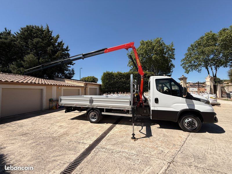 Iveco daily plateau grue Palfinger (image 1)