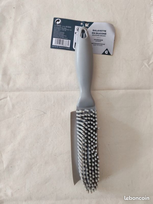 Balayette en silicone et brosse à joint (image 3)