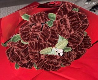Bouquet de fleurs en fil chenille fait main (image 1)