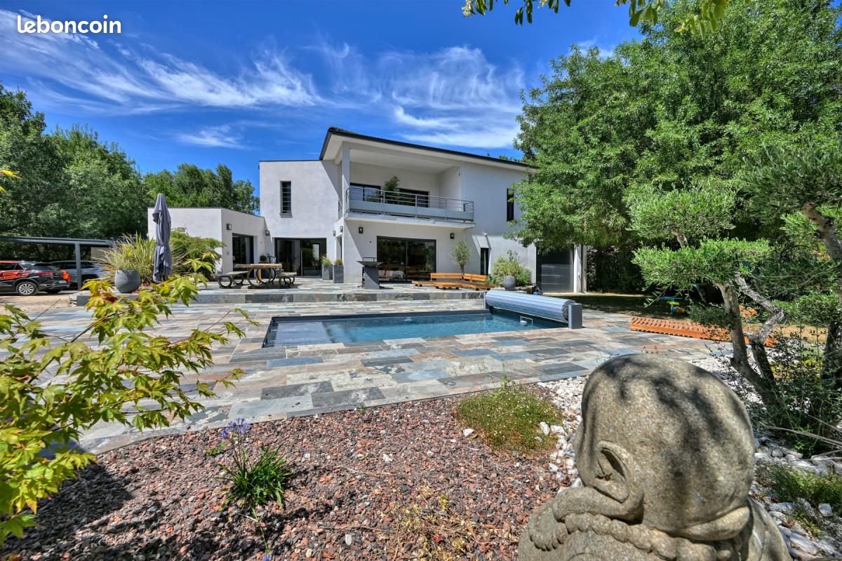 Maison 7 pièces 159 m² · à Saint-Julien-les-Rosiers · 159 m² · 659 000 €