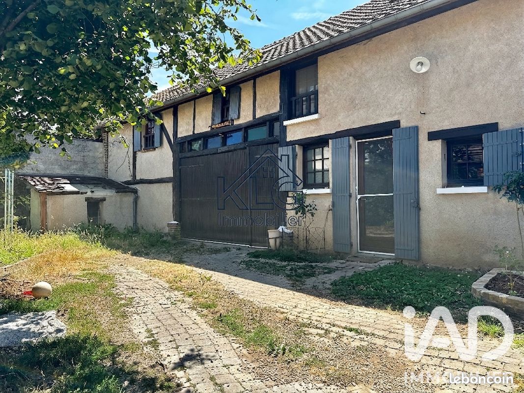 Maison 5 pièces 124 m² · à Soulaires · 124 m² · 220 000 €