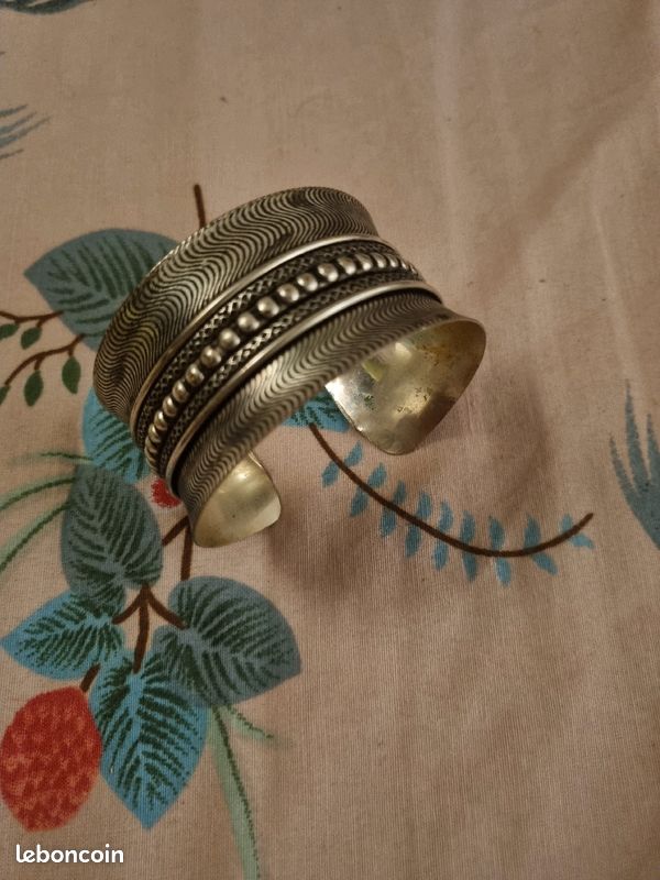 Bracelet (image 1)