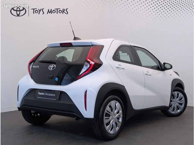 Toyota aygo x 1.0 VVT-i 72 Dynamic S-CVT (image 3)