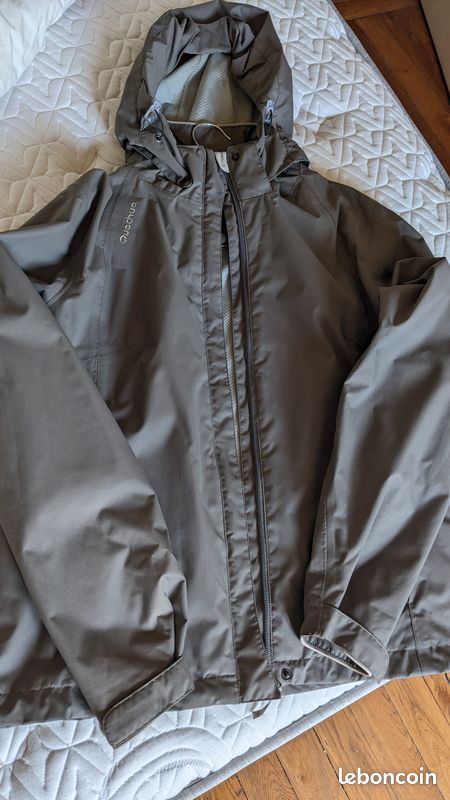 Veste Imperméable Quechua Gris Taupe Taille S en très bon état (image 1)