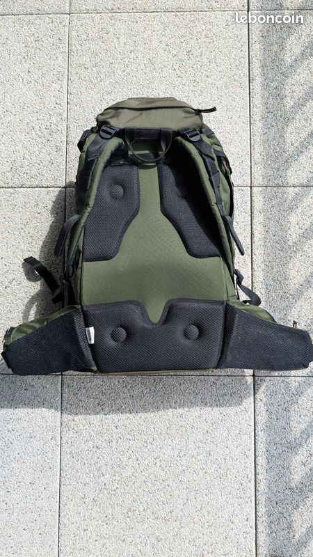 A saisir sac à dos 40L marque SOLOGNAC Accessoires Bagagerie