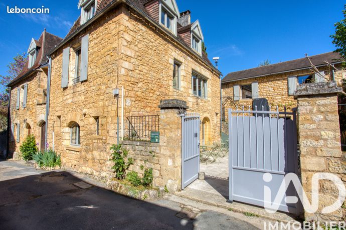 Maison 8 pièces 266 m²