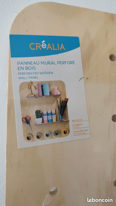 Panneau murale perforé (image 1)