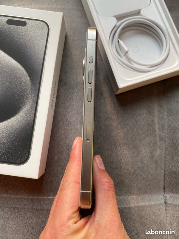 IPhone 15 Pro - 256 Go - Excellent état (image 8)