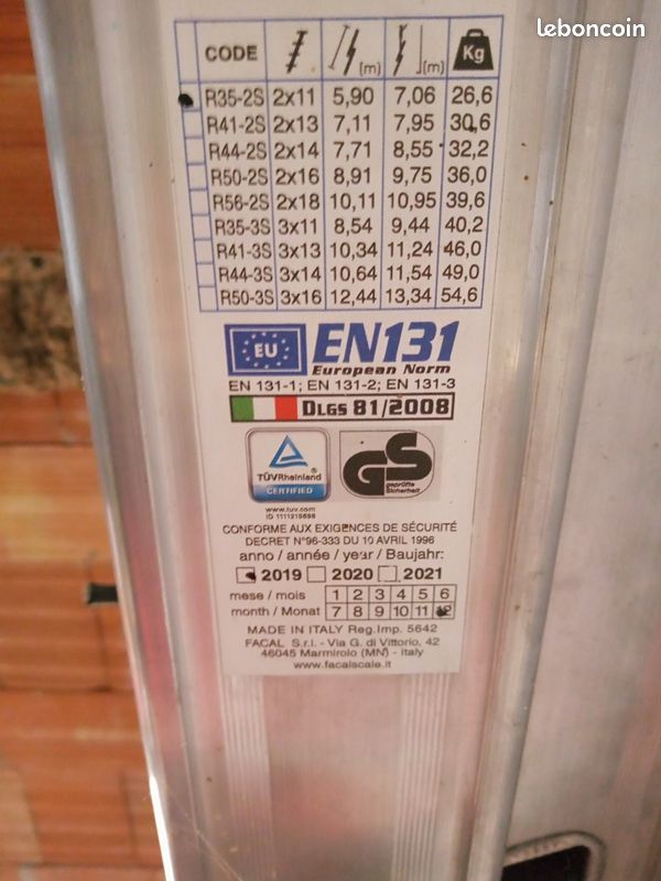 Vends Échelle classique état neuf servie 1 fois. Elle a 2 bras stabilisateur. Hauteur déployée mini 5,90m maxi 7,06m.pas de livraison. Elle est remise en main propre (image 5)