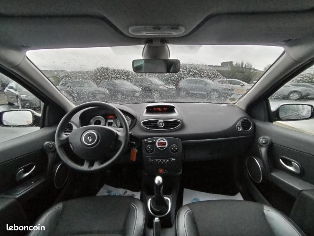 Renault Clio III 1.5 DCI 85 DYNAMIQUE 5P (image 11)